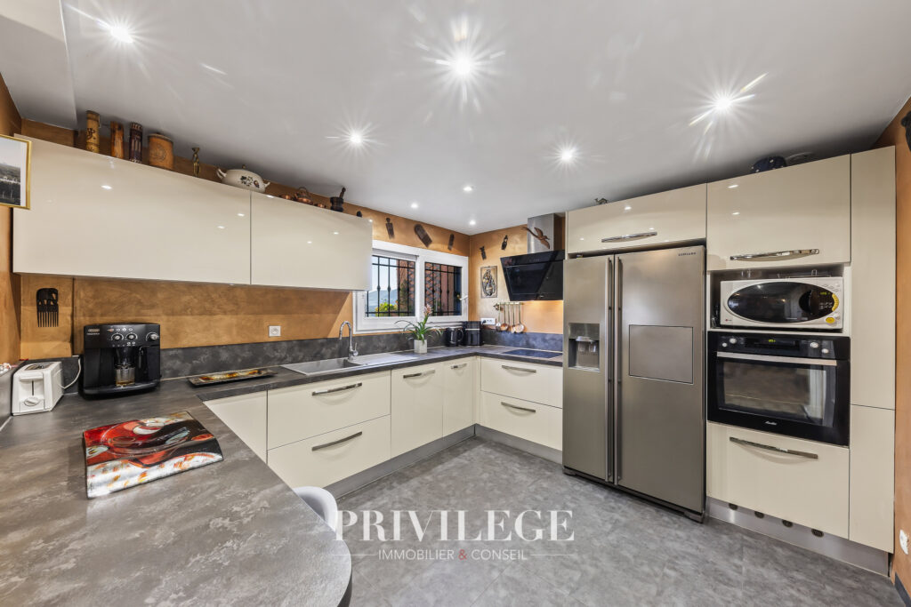  NICE LA TRINITE QUARTIER LA PLANA CHARMANTE MAISON MITOYENN – 5 pièces – 4 chambres – 8  – 135.26 m²