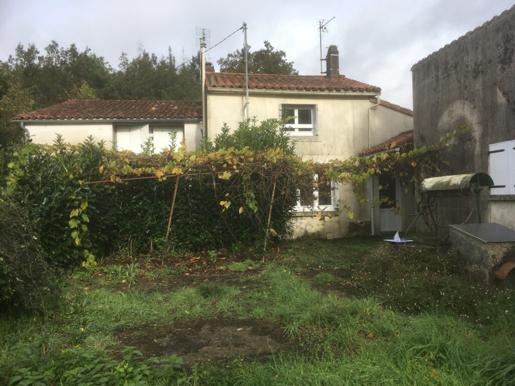 MARILLET ENSEMBLE IMMOBILIER DE DEUX MAISONS ATTENANTES AVEC – 9 pièces – 5 chambres – 6  – 193 m²