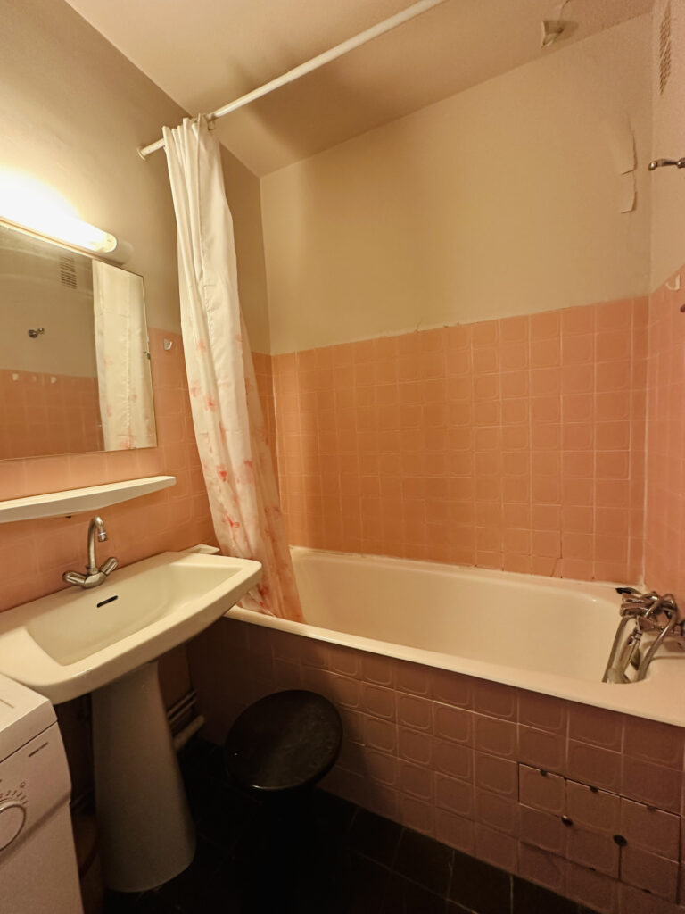 APPARTEMENT F2 – TERRASSE – GARAGE BOX – CAVE – PROCHE DES T – 2 pièces – 1 chambre – 6  – 38.4 m²