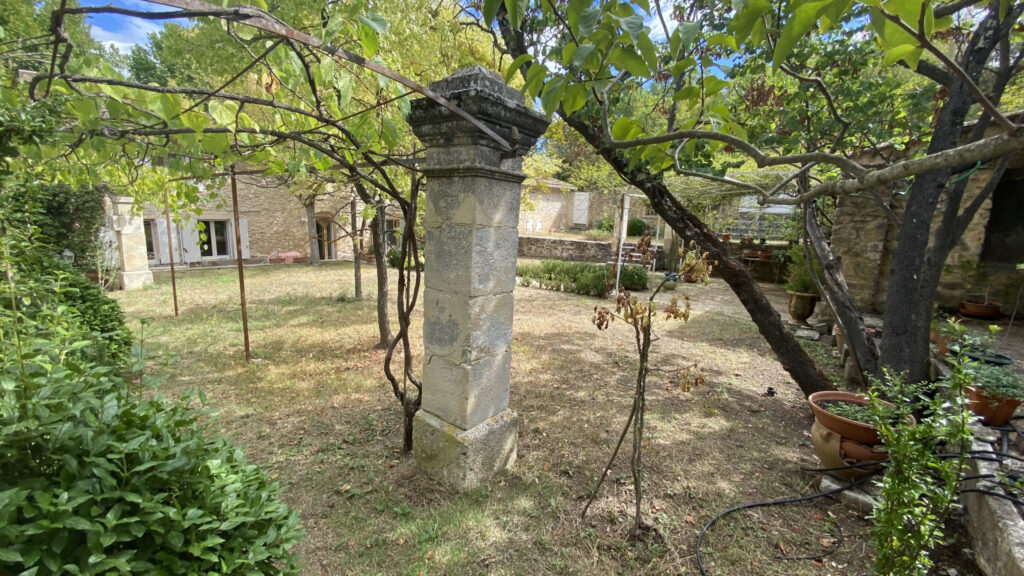 MAISON DE CARACTÈRE DE 160M2 AVEC GARAGE – 4 pièces – 3 chambres – NR  – 150 m²