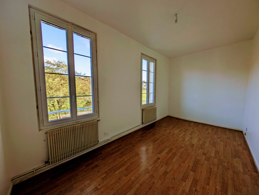 Maison en pierre de taille avec garage et jardin – 4 pièces – 3 chambres – 4  – 115 m²