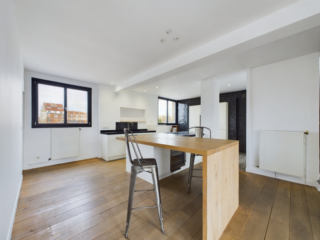 Appartement 5 pièces avec terrasse  – 5 pièces – 3 chambres – 6  – 135 m²