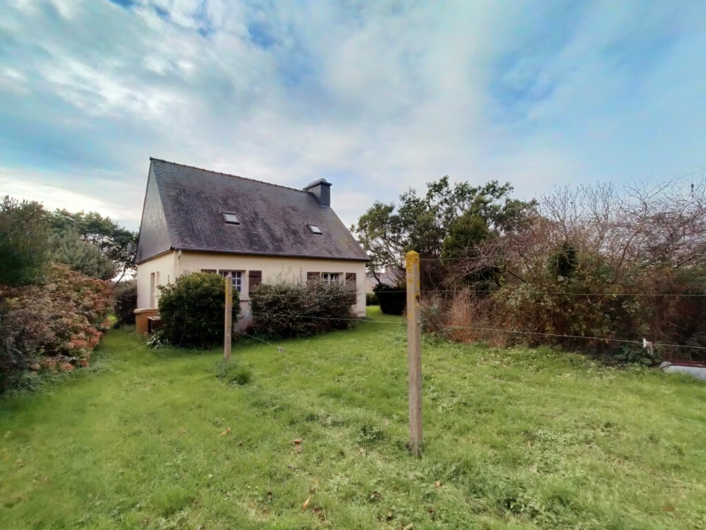 MAISON DE CONSTRUCTION TRADITIONNELLE EDIFIEE SUR UN TERRAIN – 5 pièces – 3 chambres – 6  – 77.31 m²