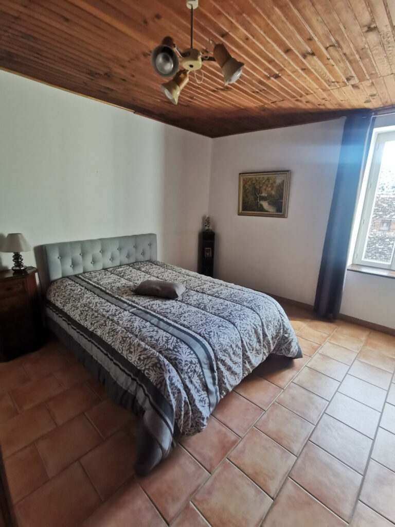 Maison en pierres LUZIERS  – 5 pièces – 4 chambres – NR  – 120 m²