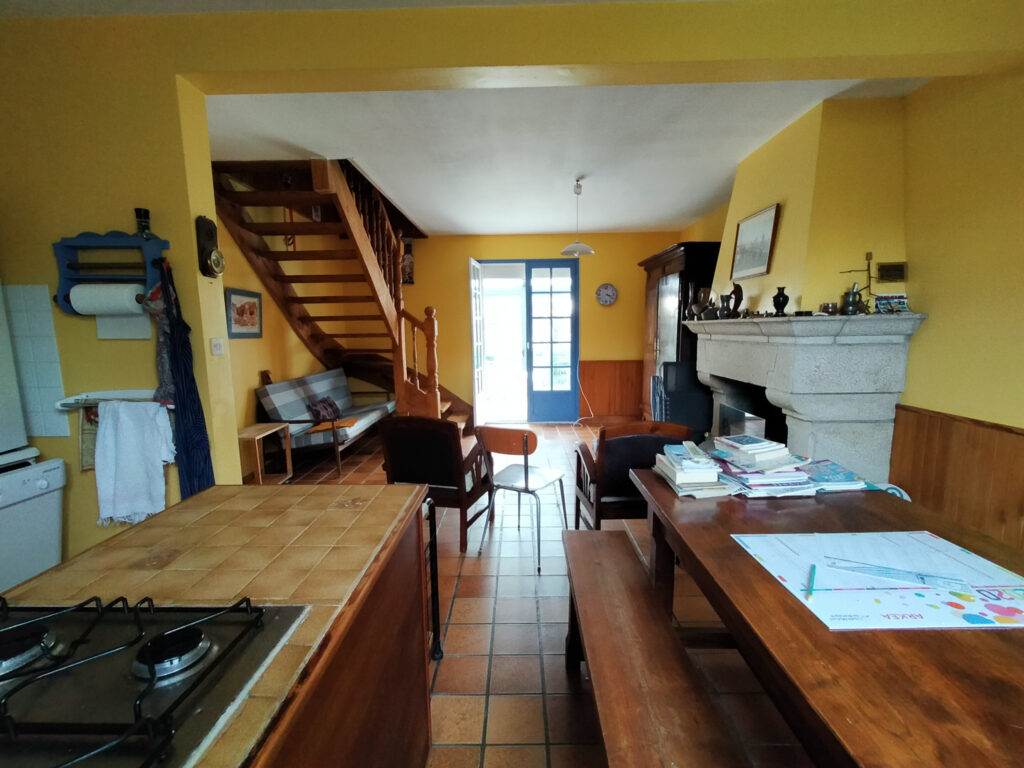 MAISON DE CONSTRUCTION TRADITIONNELLE EDIFIEE SUR UN TERRAIN – 5 pièces – 3 chambres – 6  – 77.31 m²