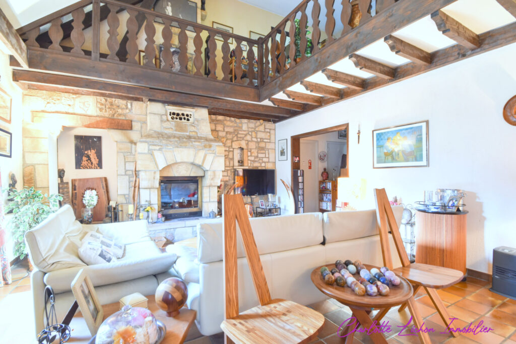 Maison en viager – Bouquet sans rente – 200 m2 habitable – 3 – 8 pièces – 4 chambres – 6  – 200 m²