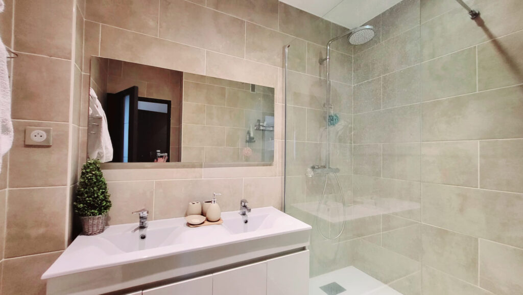 Pouillon Appartement 3 pièces 83M2 au pied du Vieux-Port – 3 pièces – 2 chambres – 6  – 83 m²