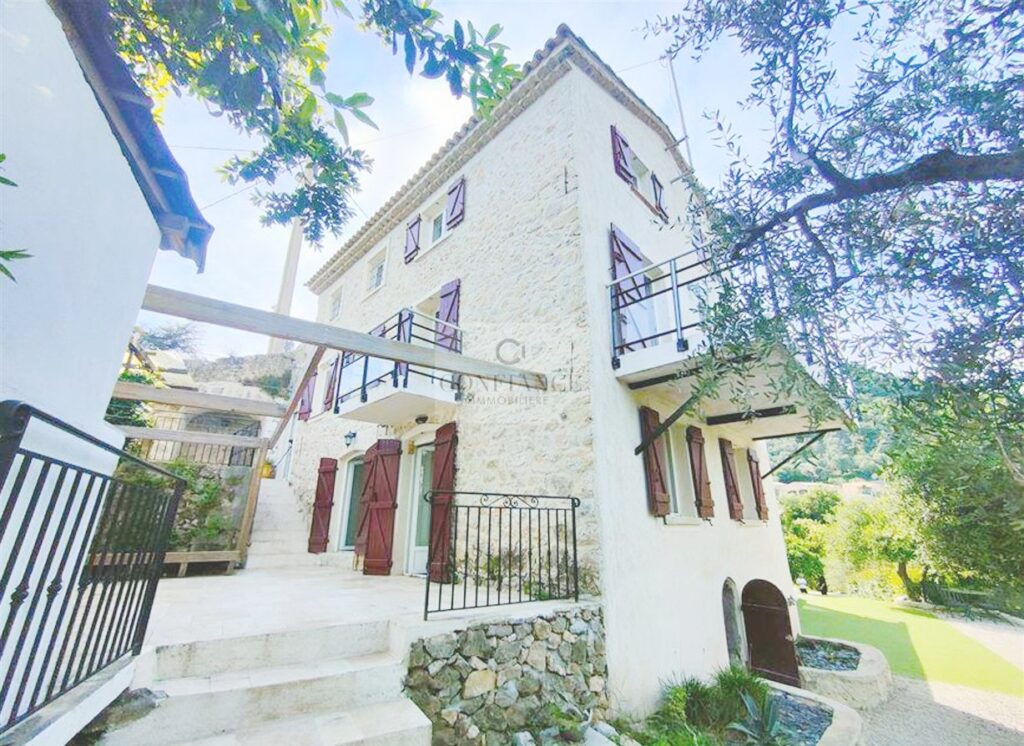 Maison individuelle – 5 pièces – 3 chambres – 165 m²