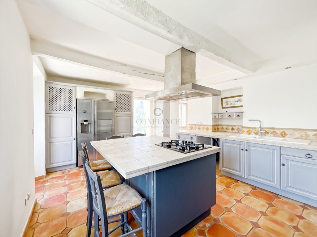 Maison individuelle – 5 pièces – 3 chambres – 165 m²