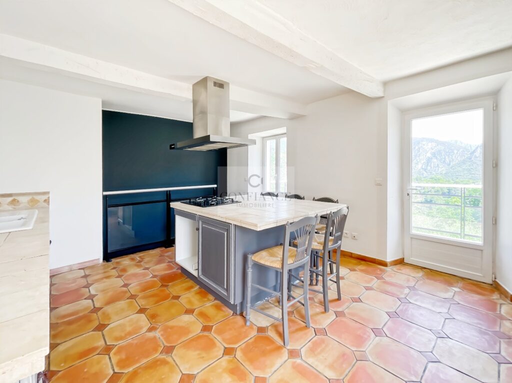 Maison individuelle – 5 pièces – 3 chambres – 165 m²