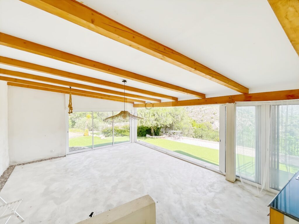 Maison individuelle – 5 pièces – 3 chambres – 165 m²