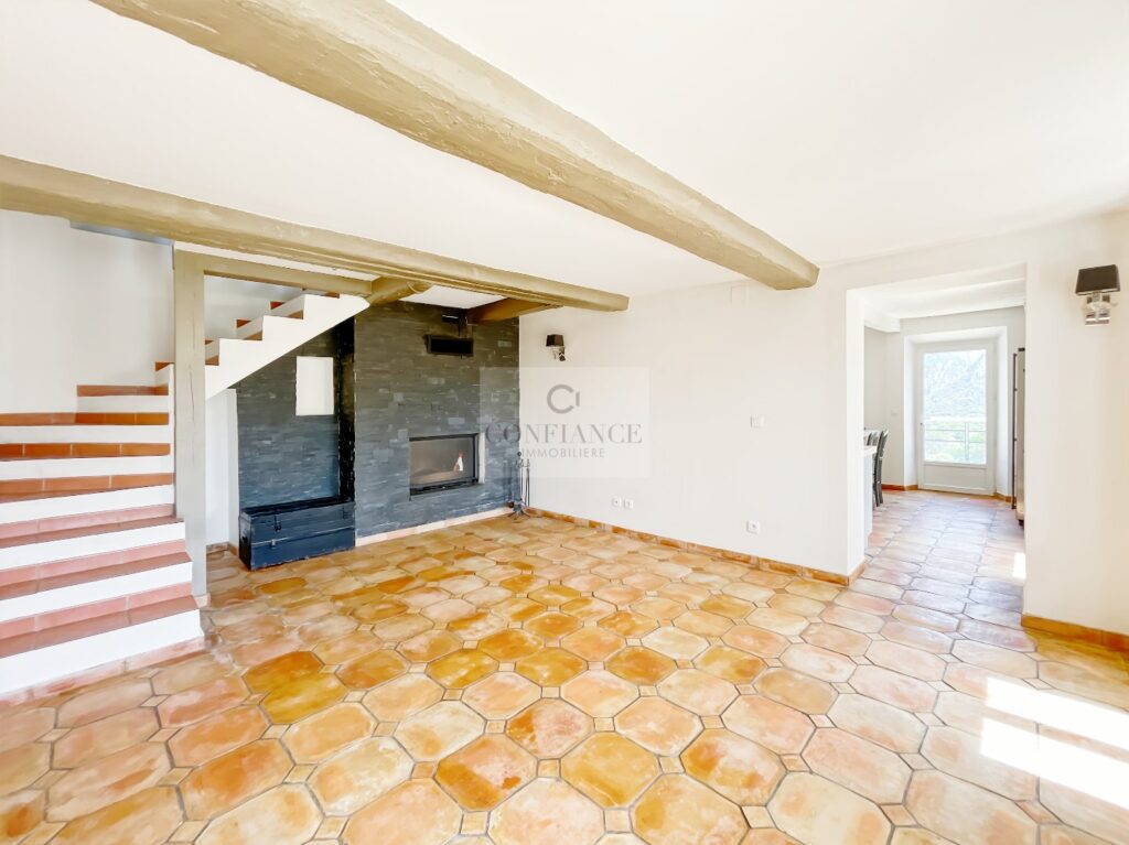 Maison individuelle – 5 pièces – 3 chambres – 165 m²