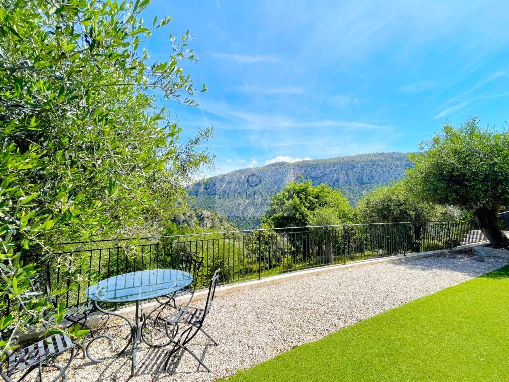 Maison individuelle – 5 pièces – 3 chambres – 165 m²