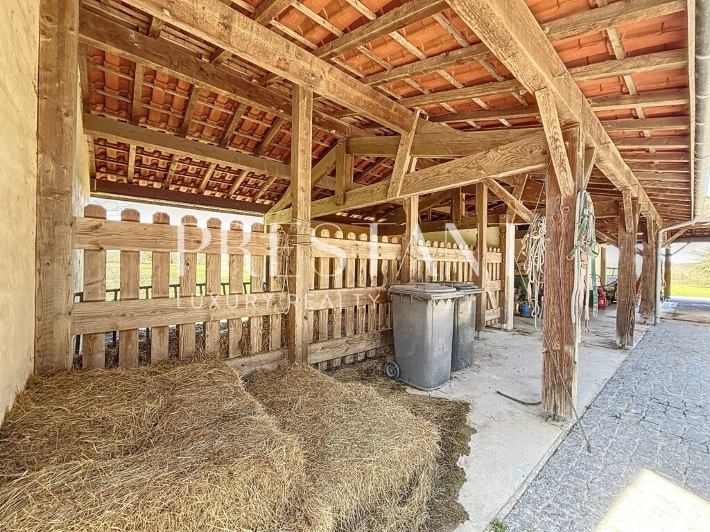 Maison – 14 pièces – 8 chambres – 655 m²