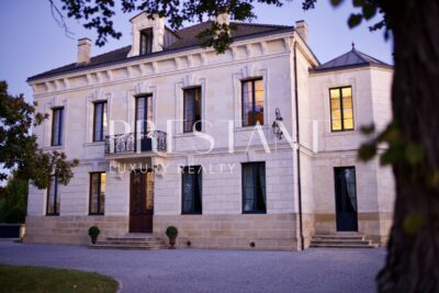 Maison – 14 pièces – 8 chambres – 655 m²