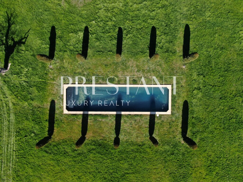 Maison – 14 pièces – 8 chambres – 655 m²