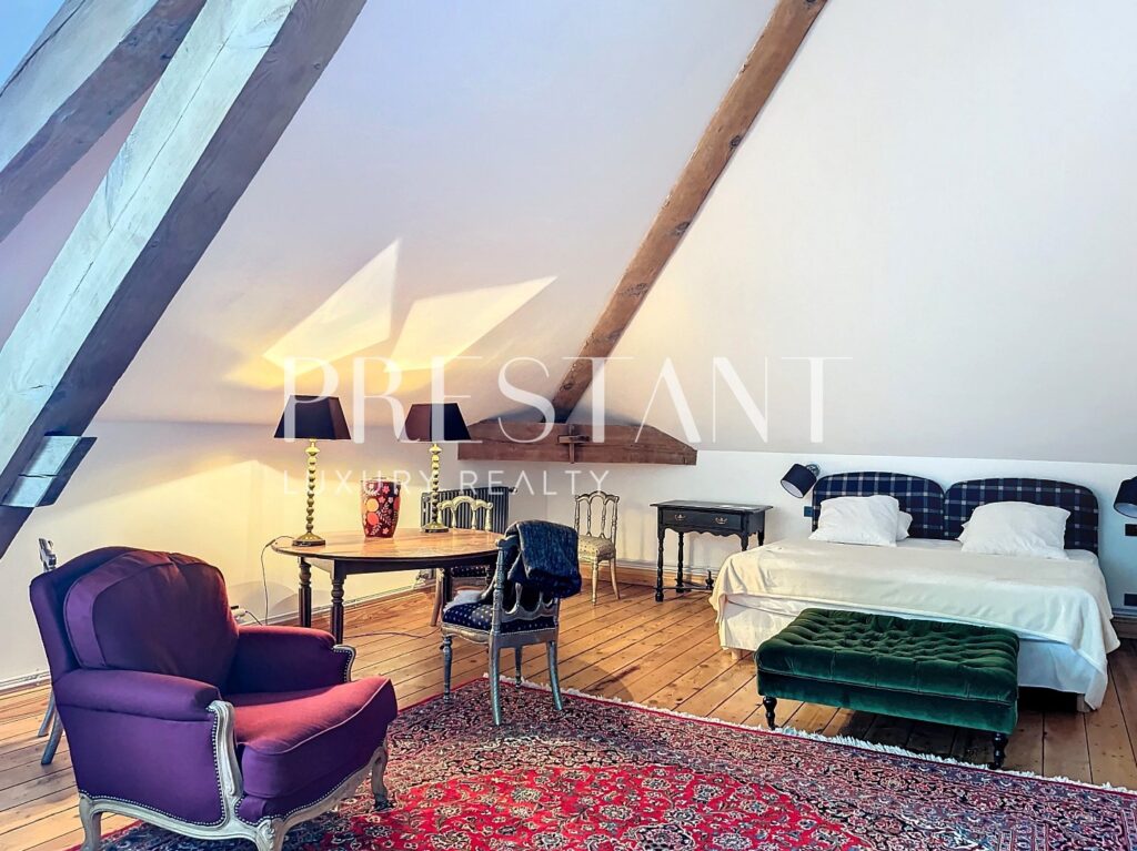 Maison – 14 pièces – 8 chambres – 655 m²