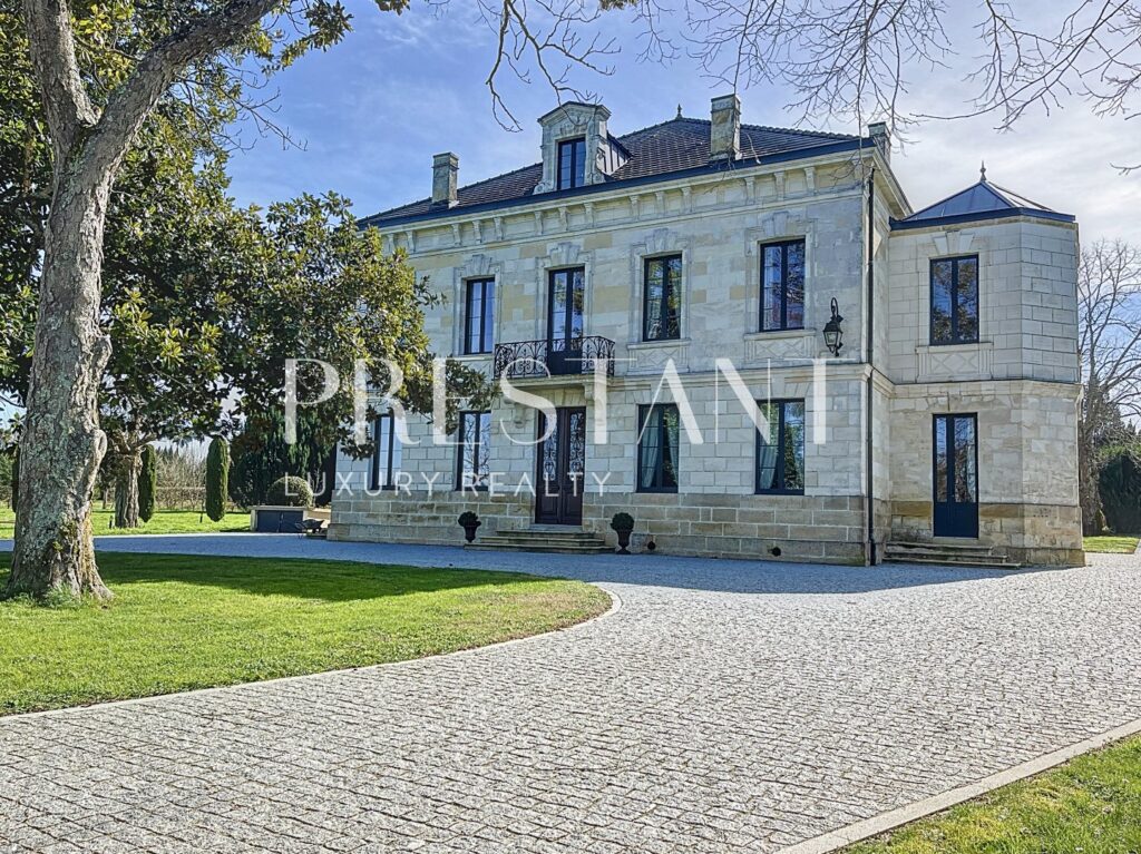 Maison – 14 pièces – 8 chambres – 655 m²