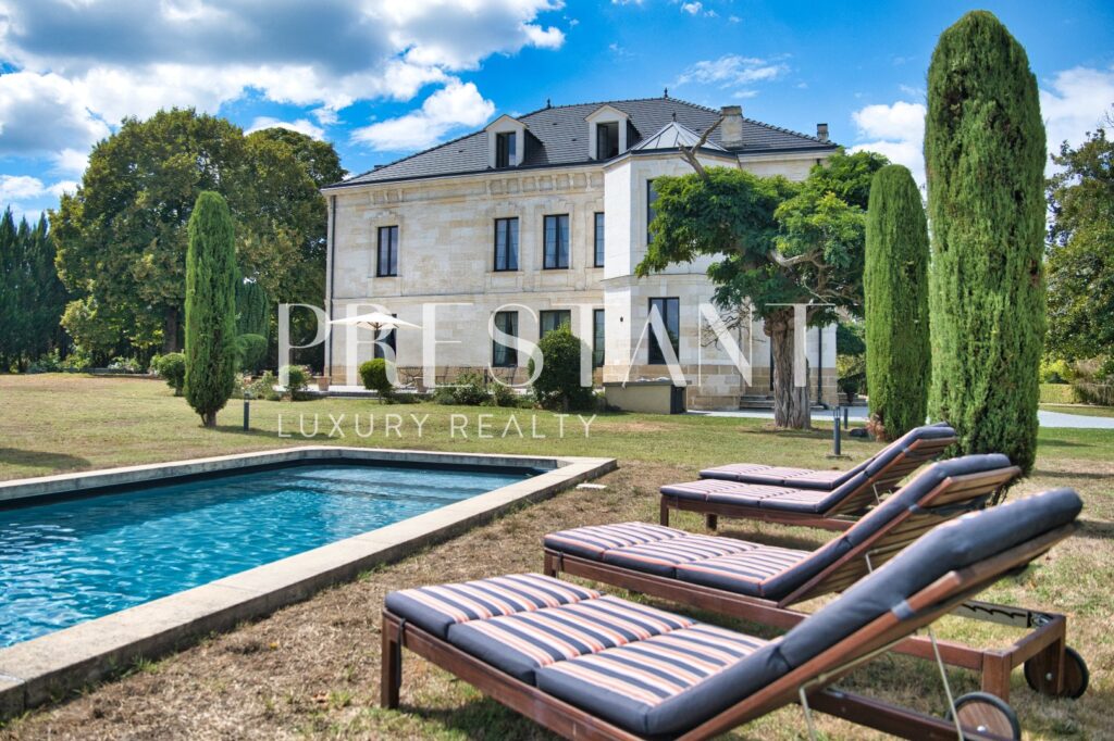 Maison – 14 pièces – 8 chambres – 655 m²