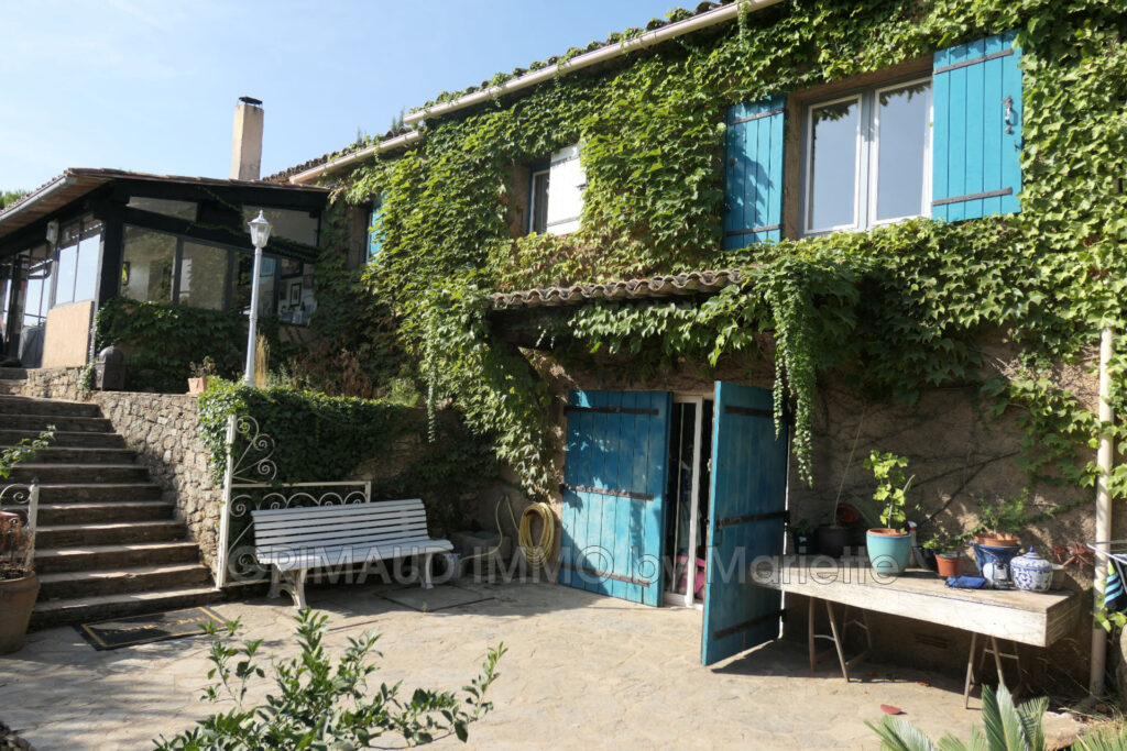 maison de hameau avec piscine  – 6 pièces – 3 chambres – 140.00 m²