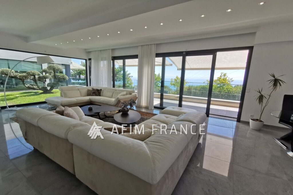 Superbe Villa moderne avec piscine, 350 m² habitables sur un t – 8 pièces – 4 chambres – 350.00 m²
