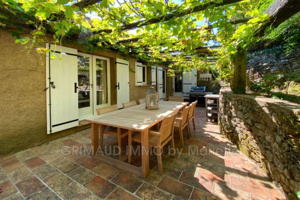 maison de hameau avec piscine  – 6 pièces – 3 chambres – 140.00 m²