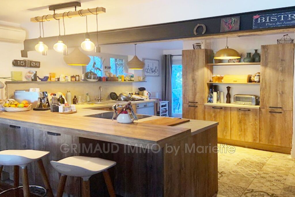 maison de hameau avec piscine  – 6 pièces – 3 chambres – 140.00 m²