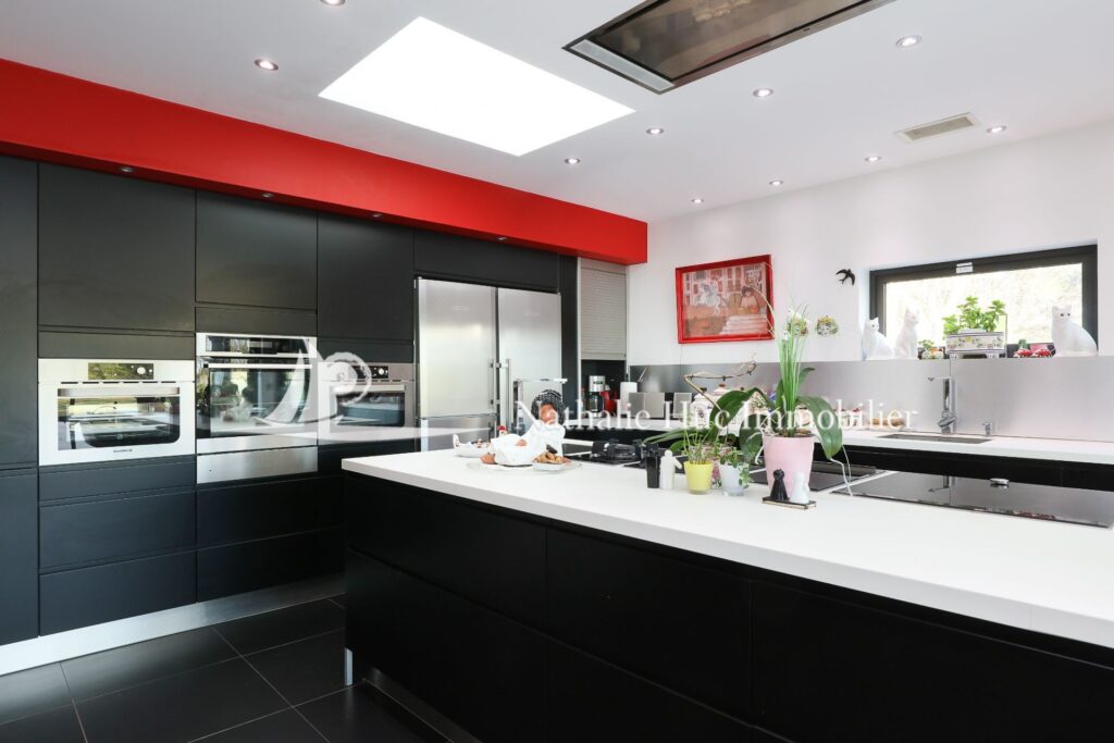 vente propriété 6 Pièce(s) – 6 pièces – 5 chambres – 285.00 m²