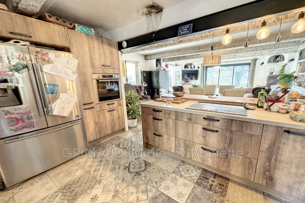 maison de hameau avec piscine  – 6 pièces – 3 chambres – 140.00 m²