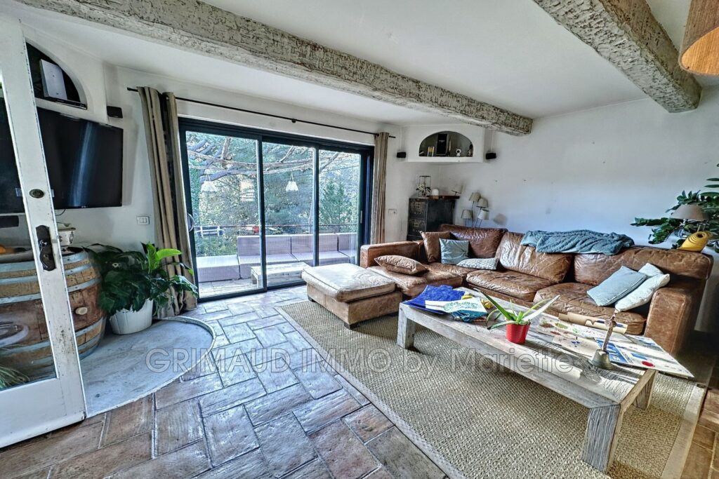 maison de hameau avec piscine  – 6 pièces – 3 chambres – 140.00 m²