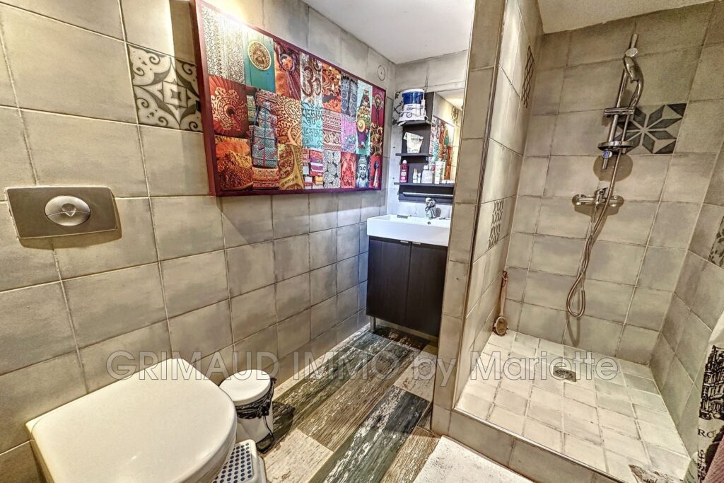 maison de hameau avec piscine  – 6 pièces – 3 chambres – 174.68 m²