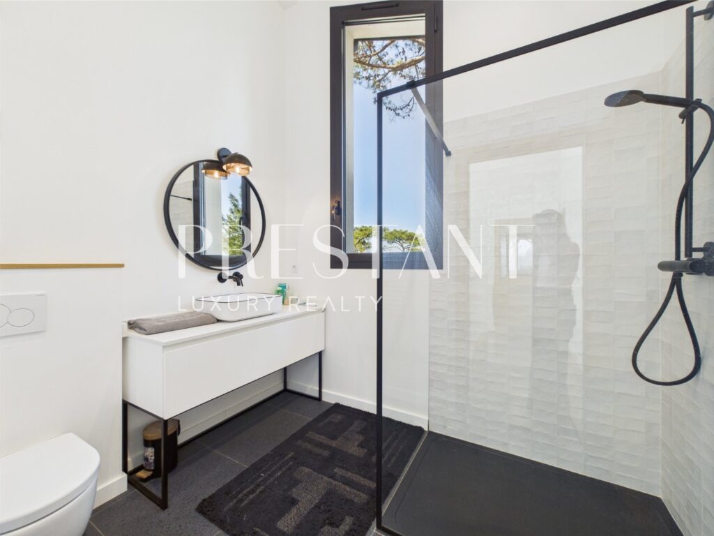 Maison – 10 pièces – 6 chambres – 290 m²