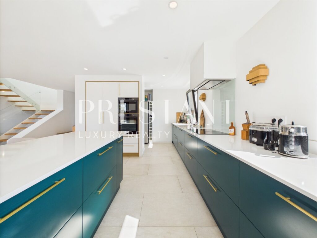 Maison – 10 pièces – 6 chambres – 290 m²