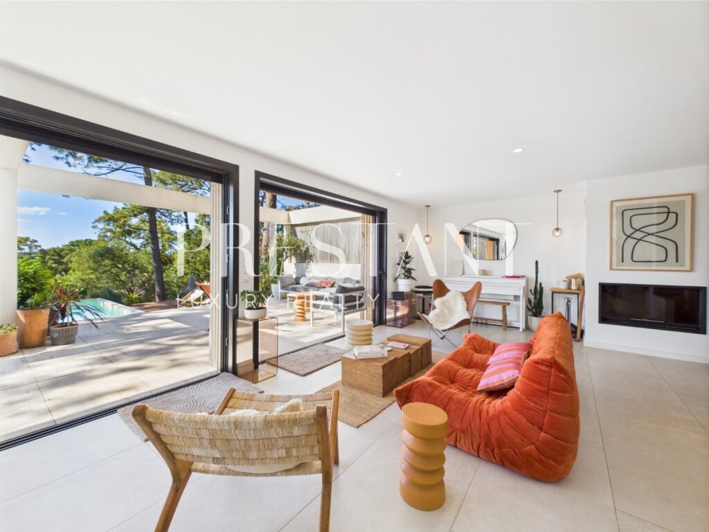 Maison – 10 pièces – 6 chambres – 290 m²