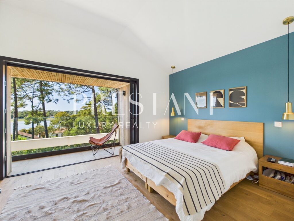 Maison – 10 pièces – 6 chambres – 290 m²