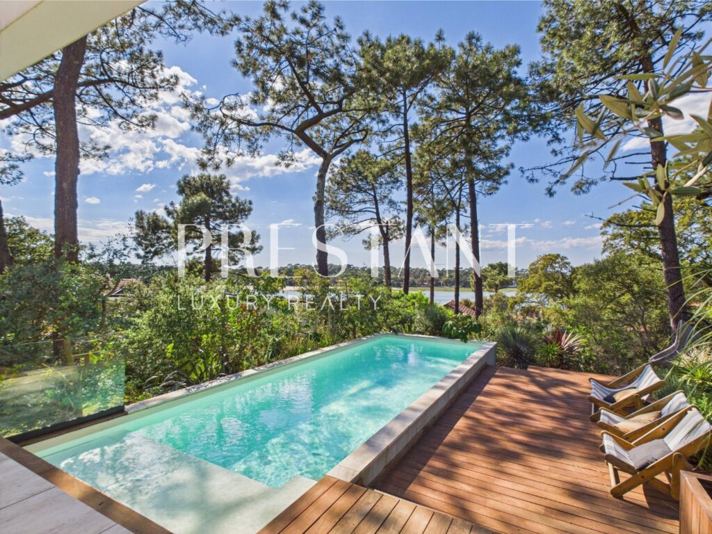 Maison – 10 pièces – 6 chambres – 290 m²