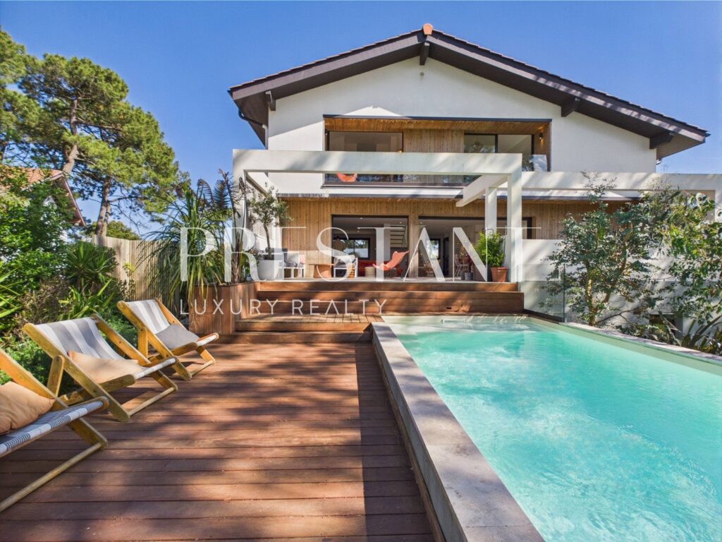 Maison – 10 pièces – 6 chambres – 290 m²