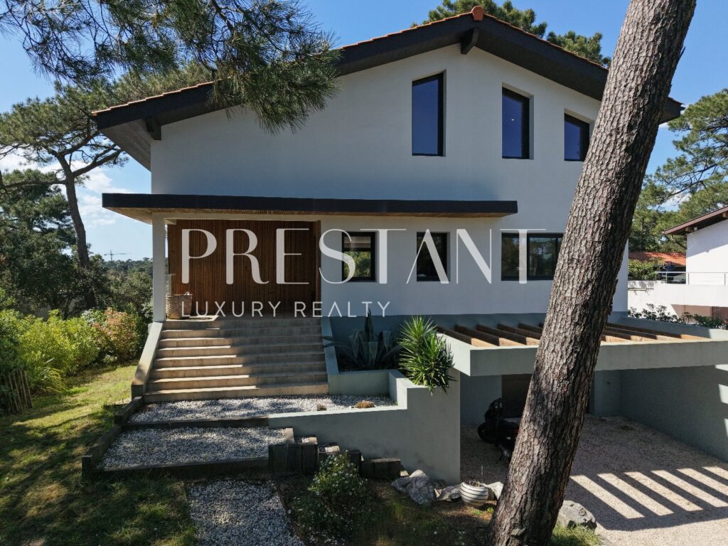 Maison – 10 pièces – 6 chambres – 290 m²