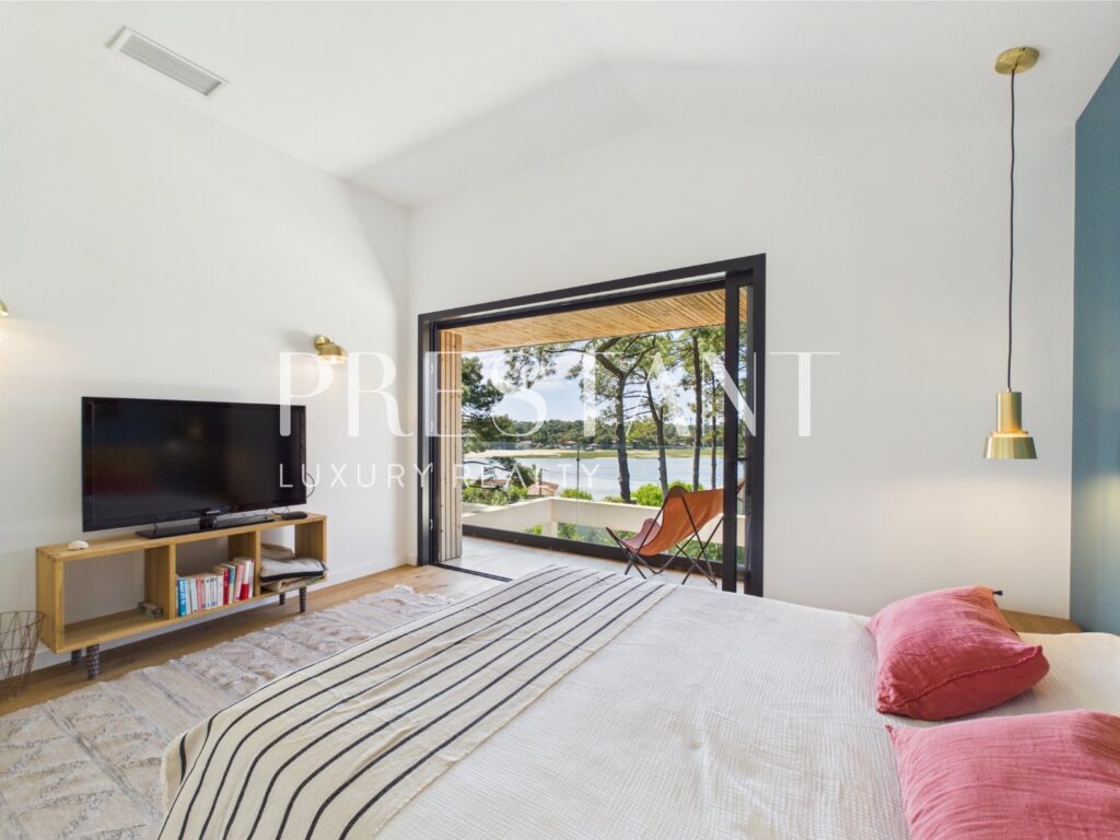 Maison – 10 pièces – 6 chambres – 290 m²