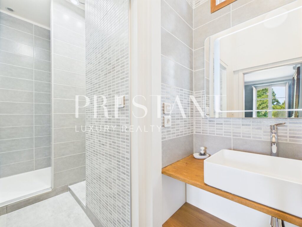 Maison – 11 pièces – 7 chambres – 518 m²