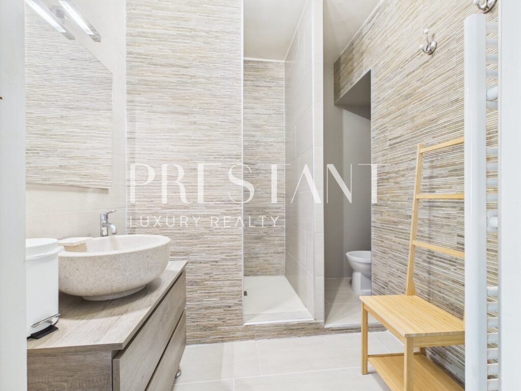 Maison – 11 pièces – 7 chambres – 518 m²