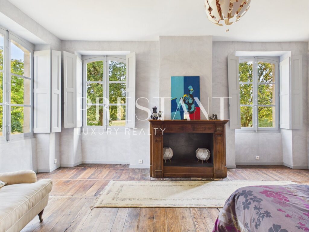 Maison – 11 pièces – 7 chambres – 518 m²