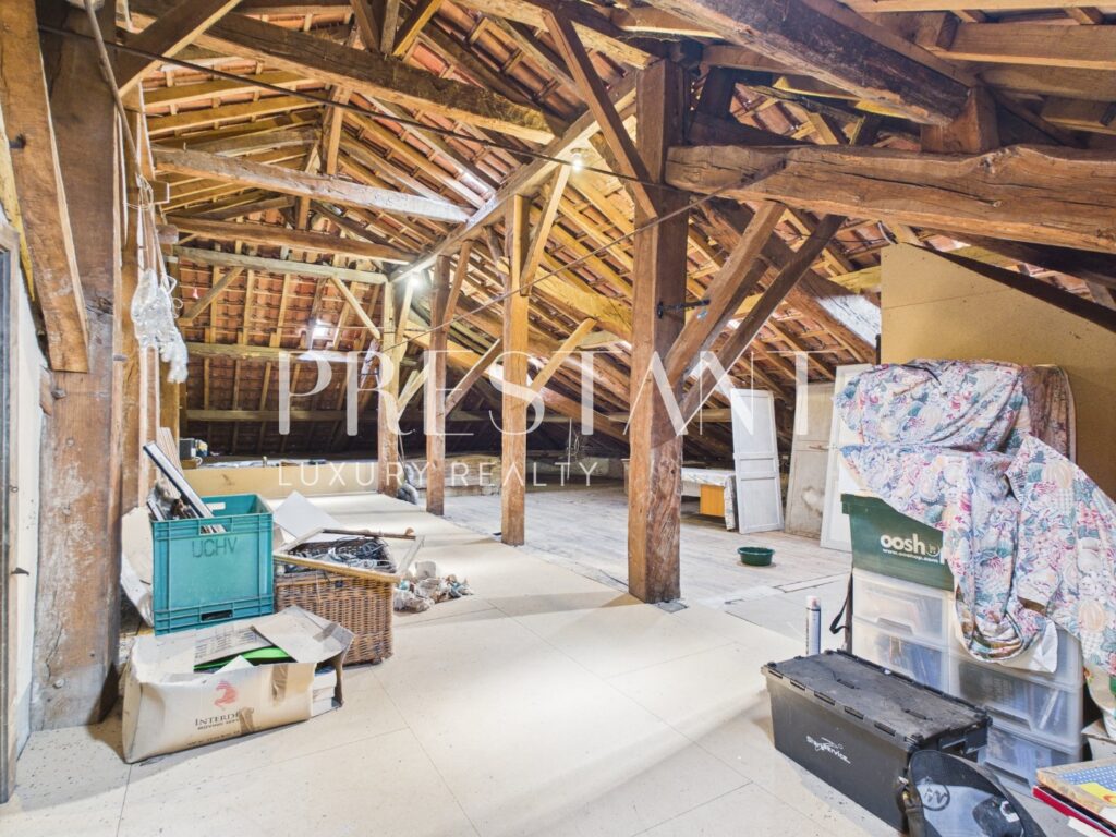 Maison – 11 pièces – 7 chambres – 518 m²