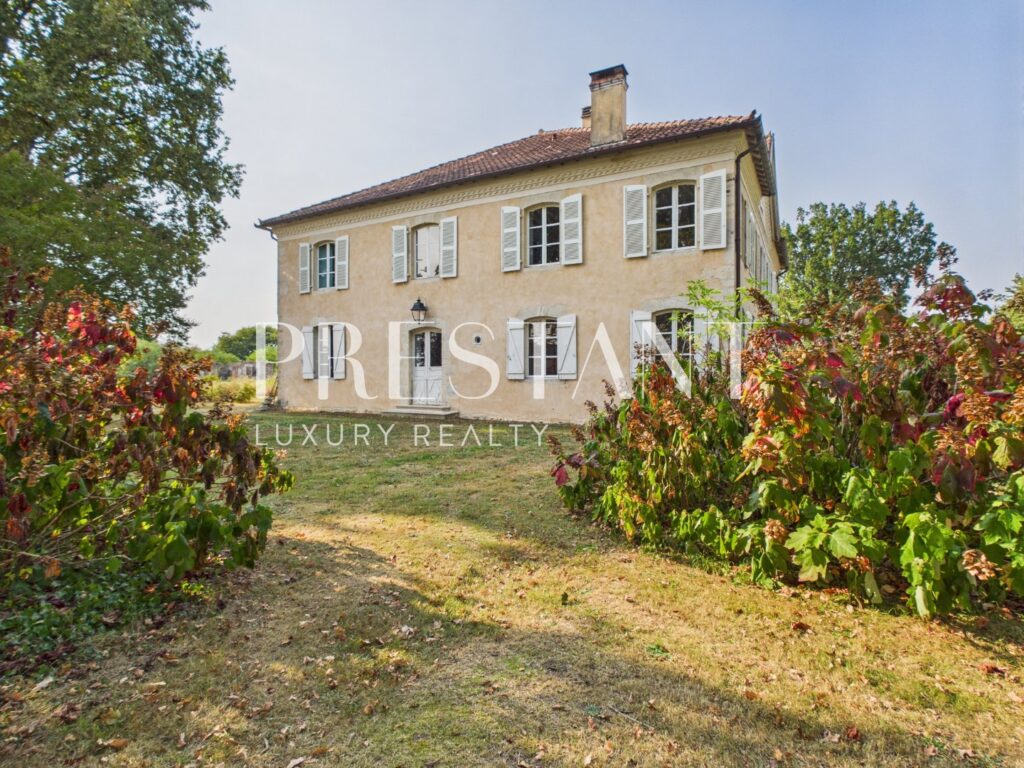 Maison – 11 pièces – 7 chambres – 518 m²