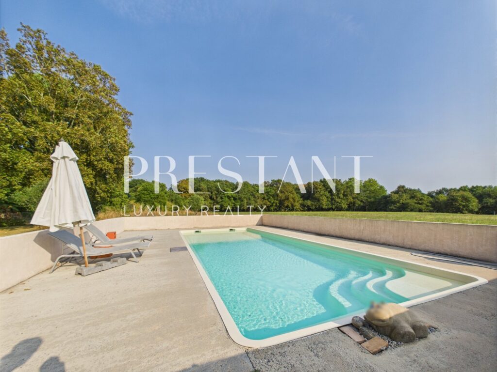 Maison – 11 pièces – 7 chambres – 518 m²