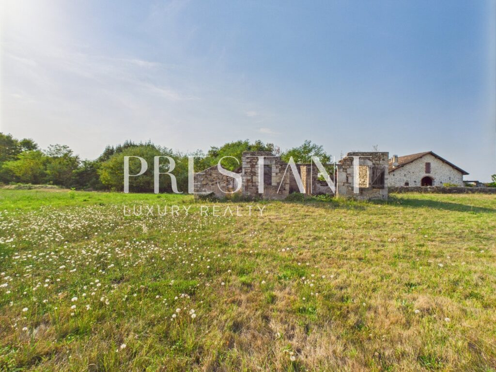 Maison – 11 pièces – 7 chambres – 518 m²