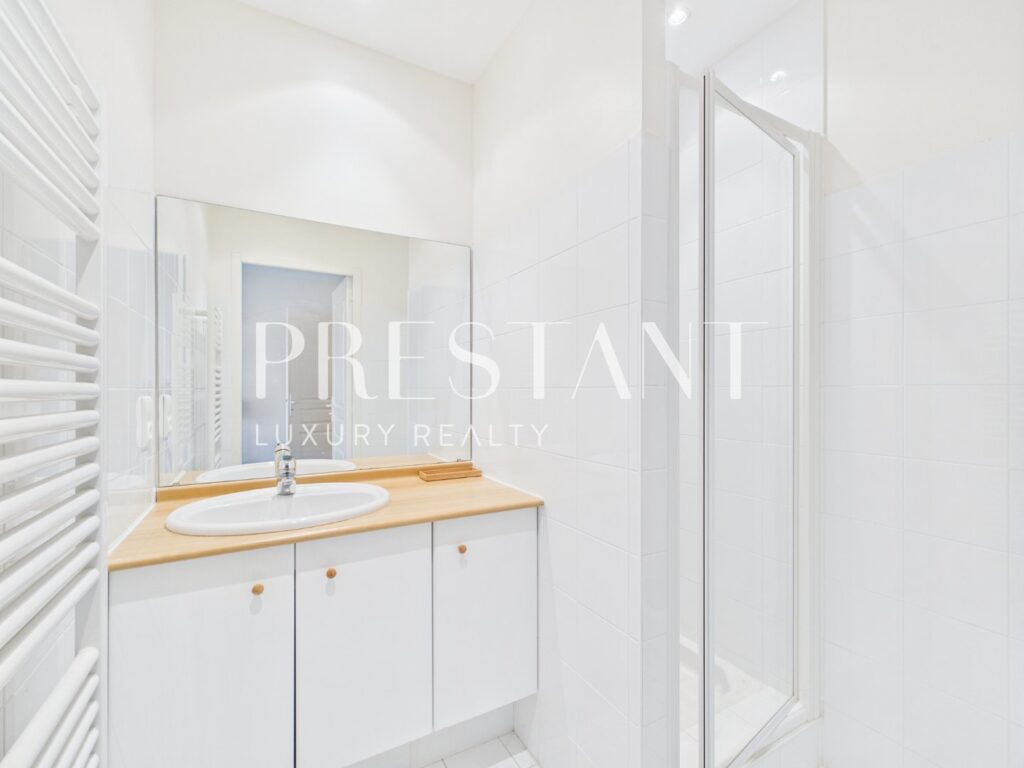 Maison – 7 pièces – 5 chambres – 250 m²