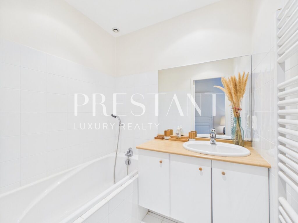 Maison – 7 pièces – 5 chambres – 250 m²