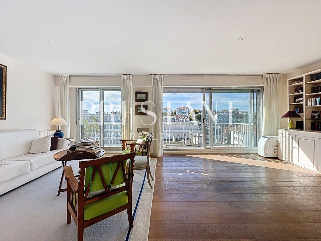 Appartement terrasse – 3 pièces – 2 chambres – 72 m²