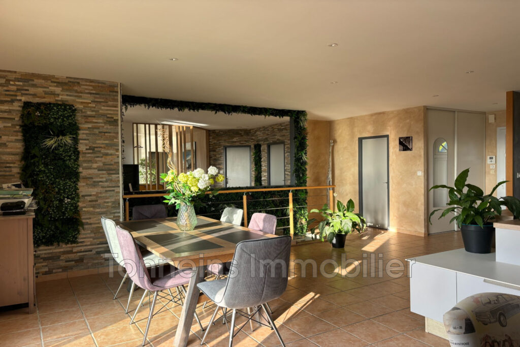 vente maison 8 Pièce(s) – 8 pièces – 3 chambres – 270.00 m²